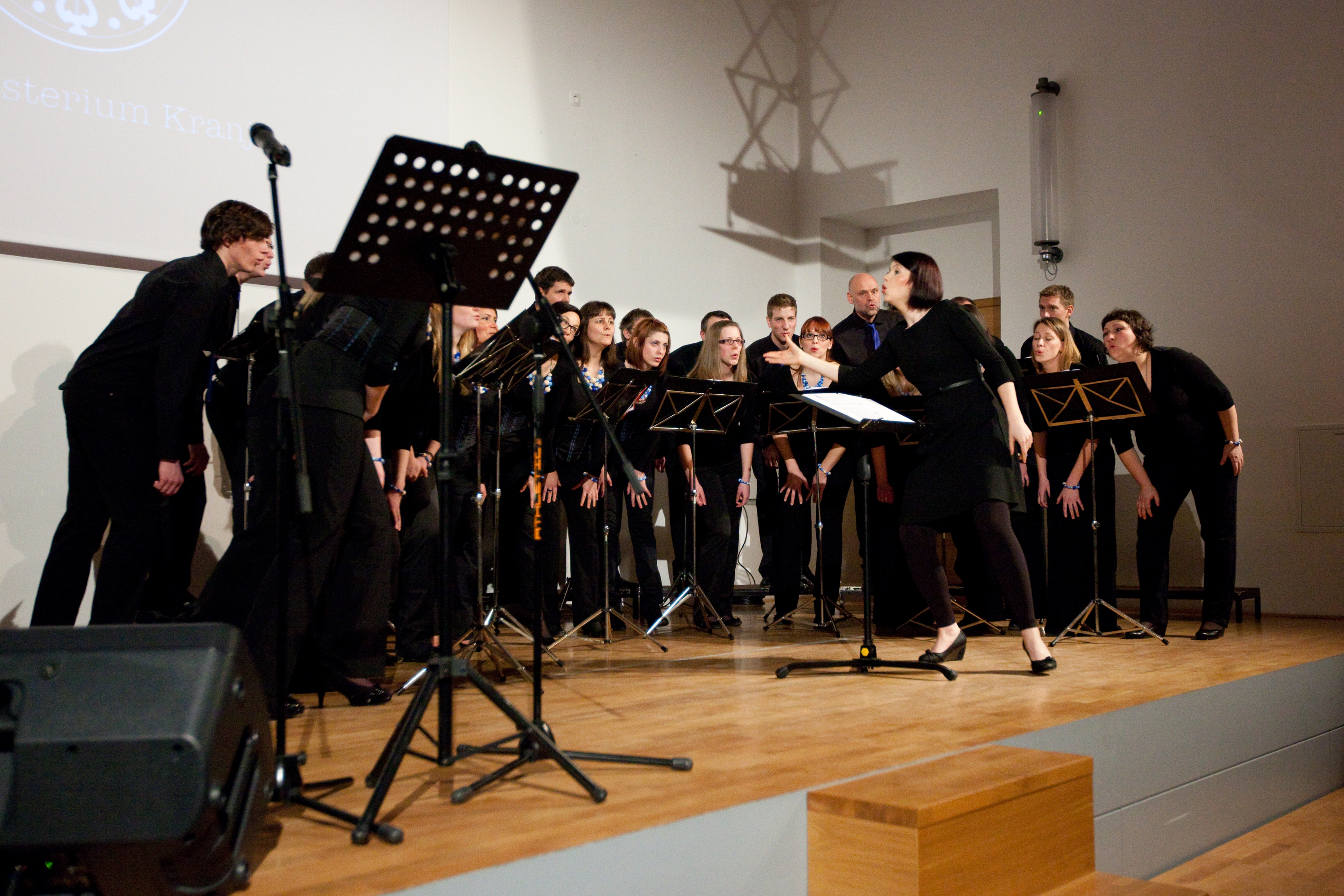 Urška Štampe conducting main